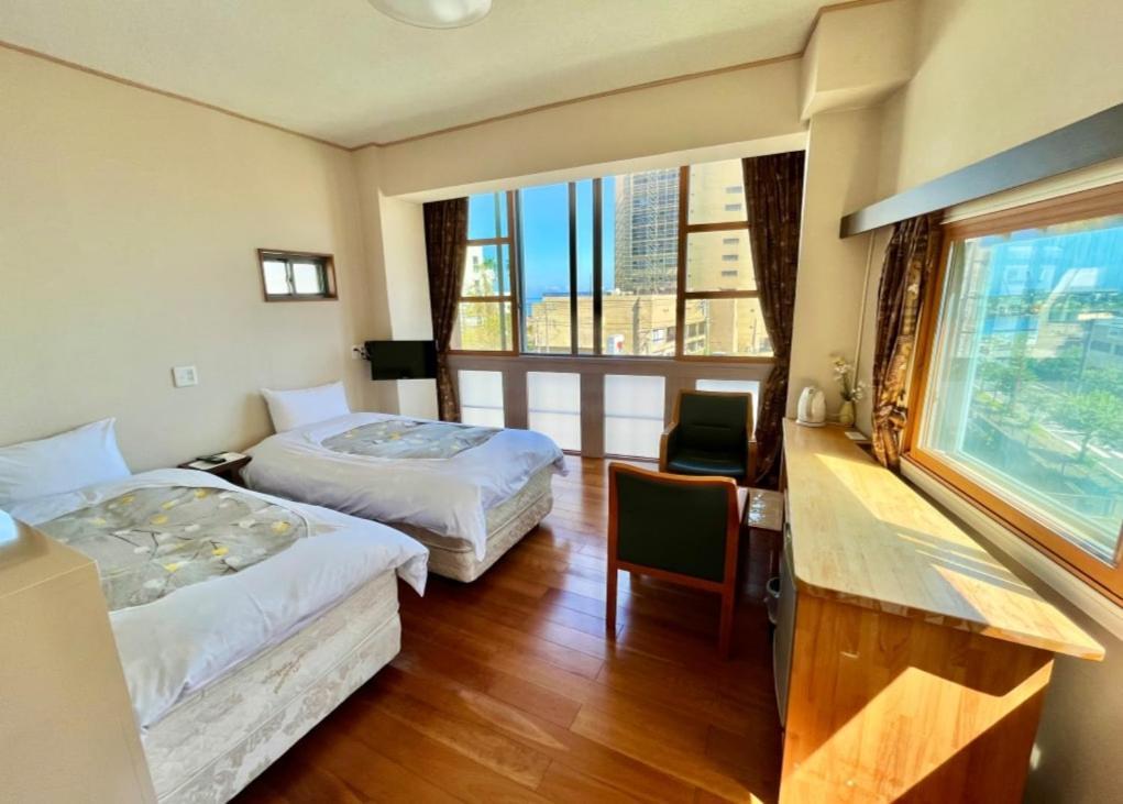 Izu-No-Umi Hotel Atami  Buitenkant foto